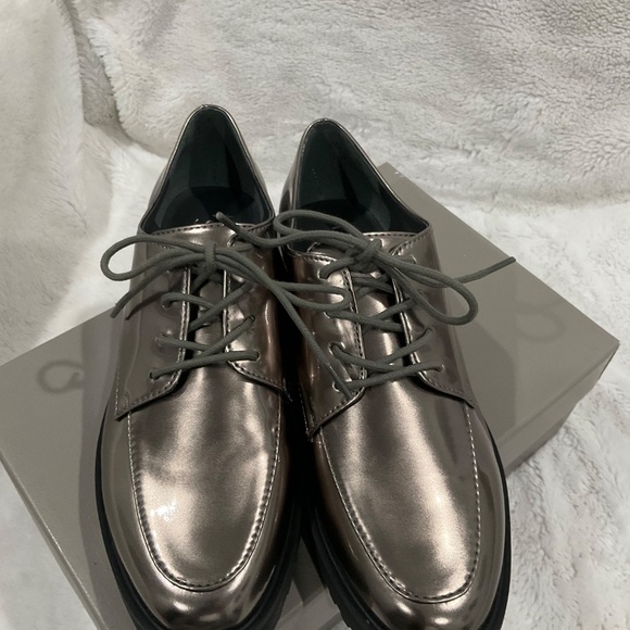 Franco Sarto NWB ‘Charles’ Oxfords, Pewter in Size 5.5 - Picture 2 of 4